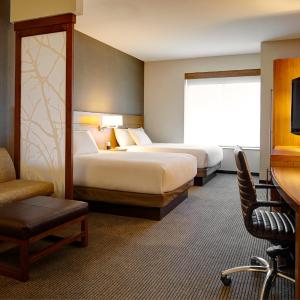 Queen Room with Two Queen Beds and Sofa Bed - High Floor