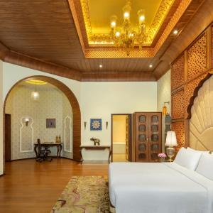 Presidential Suite: 10% off on Food & Soft Beverages,Up to 20% off on SPA,02 Pints Beer, special kids welcome/in room amenities, Complimentary INR 500 Credit on F&Soft Beverage with min spend of 2000 INR(once per stay (per room))