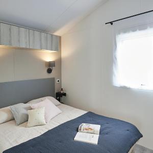 Two-Bedroom Mobile Home with Sea View