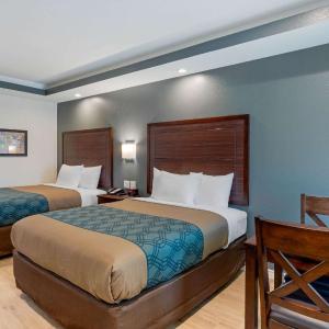 Queen Room with Two Queen Beds - Non-Smoking