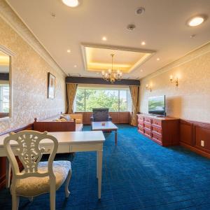 Luxury Suite - Non-Smoking