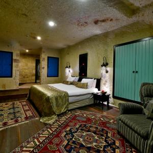 Deluxe Cave Double Room