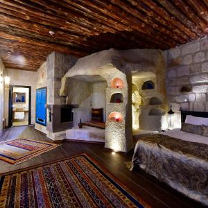 Deluxe Cave Suite