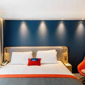 Standard King Room with Free Hot Breakfast - Accessible