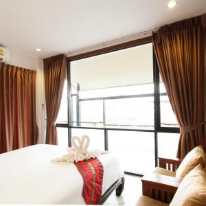 Honeymoon Suite