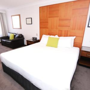 King Suite with Spa Bath - Loft