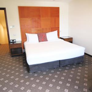 Deluxe Two-Bedroom Apartment