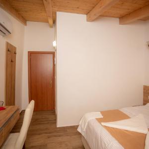 Deluxe Double or Twin Room with Lake View