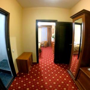 Deluxe Room (2 Adults + 1 Child)