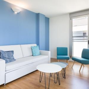 Three-Bedroom Apartment with balcony 115-1.3