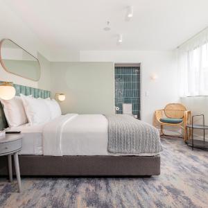 Deluxe King Room with Bath