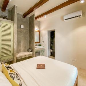 The Courtyard Room