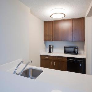 Suite - Hearing Accessible - Non-Smoking