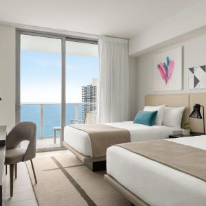 2 Bedroom Presidential Corner Suite-Panoramic with Kitchen