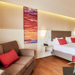 Superior Family King Room with Garden View - Non-Smoking