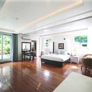 Junior Family Suite with Balcony