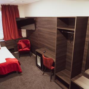 Budget Single Room with Shared Bathroom