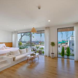 Twin Suite with Balcony