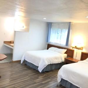 Two Double Beds - Non-Smoking