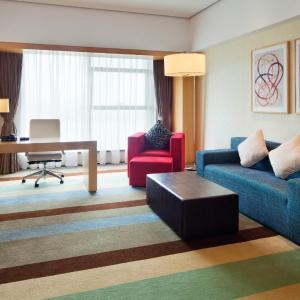 Junior King Suite with Lake View - Lounge Access