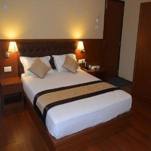 Standard Queen Room