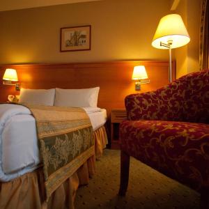 One Queen Bed Standard Nonsmoking
