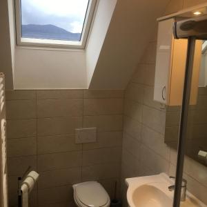 Basic Triple Room with Shared Bathroom