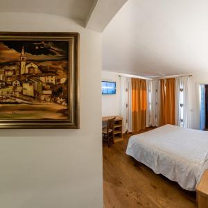 Deluxe Suite with Spa Bath