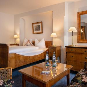 Deluxe Double Room (2 Adults + 1 Child)