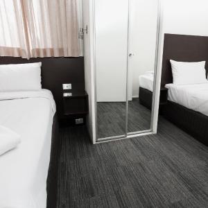 Deluxe Two-Bedroom Apartment