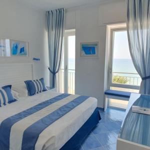 Double or Twin Room with Sea View
