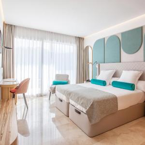 Double Room with Sea View (1 Adult)