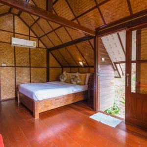 Hillside Cabin with Air Conditioning