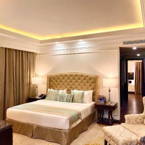 Deluxe Suite with Spa Bath