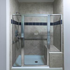 Standard Queen Room with Two Queen Beds and Transfer Shower - Mobility Access