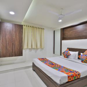 Deluxe Double Room (2 Adults + 1 Child)