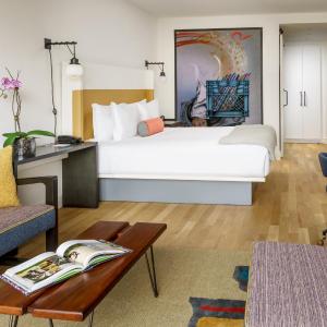 Premium King Room with City View