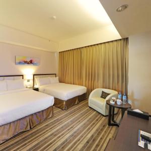 Extended Stay Suite with Two Queen Beds