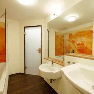 Comfort six-bed room