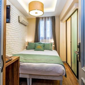 Budget Single Room - Basement 