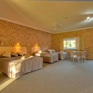 Large Family Room (5 Adults)