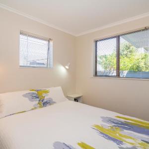 One-Bedroom Suite with Sea View