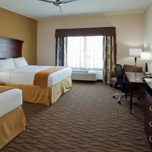 Suite with Two Beds - Mobility Accessible Tub