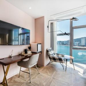 Golden Suite with Sea View