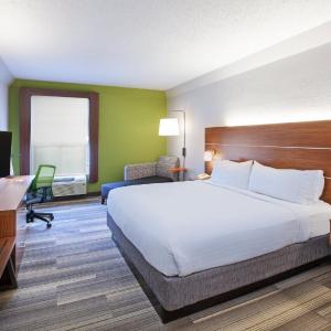 Standard King Room with Accessible Tub - Mobility Access