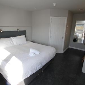 Double or Twin Room with Private Bathroom