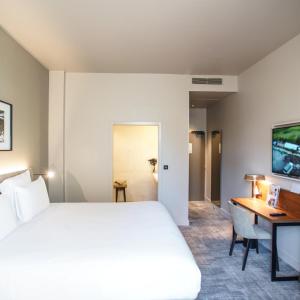 2 Rooms Nearby 