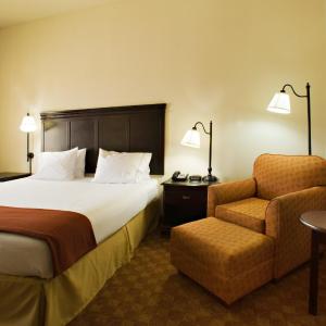 Standard King Room with Roll-In Shower - Mobility Access
