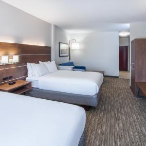 Suite - Hearing Accessible - Non-Smoking