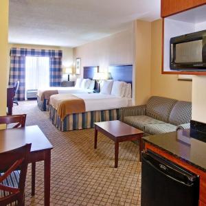 Queen Suite with Two Queen Beds and Sofa Bed